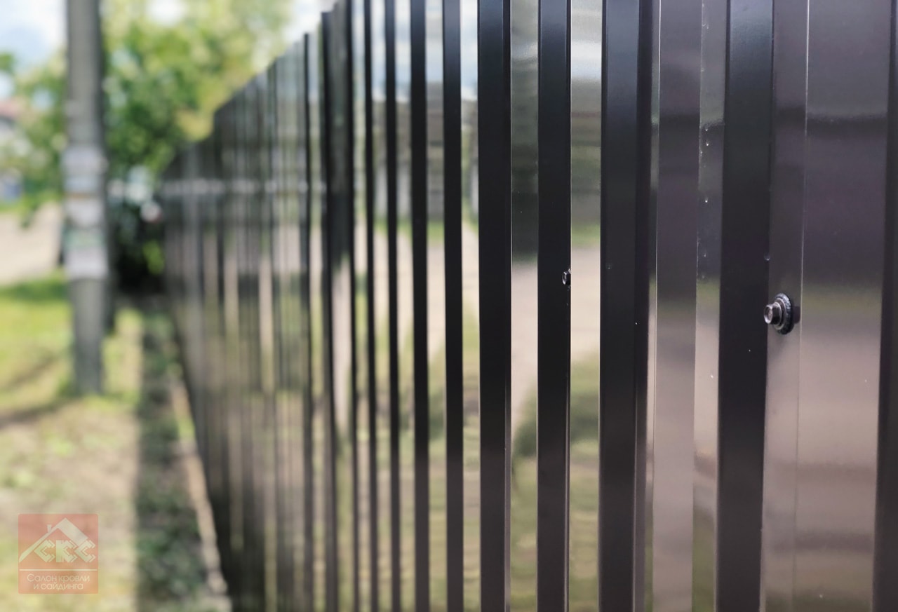 Забор из металлического профиля